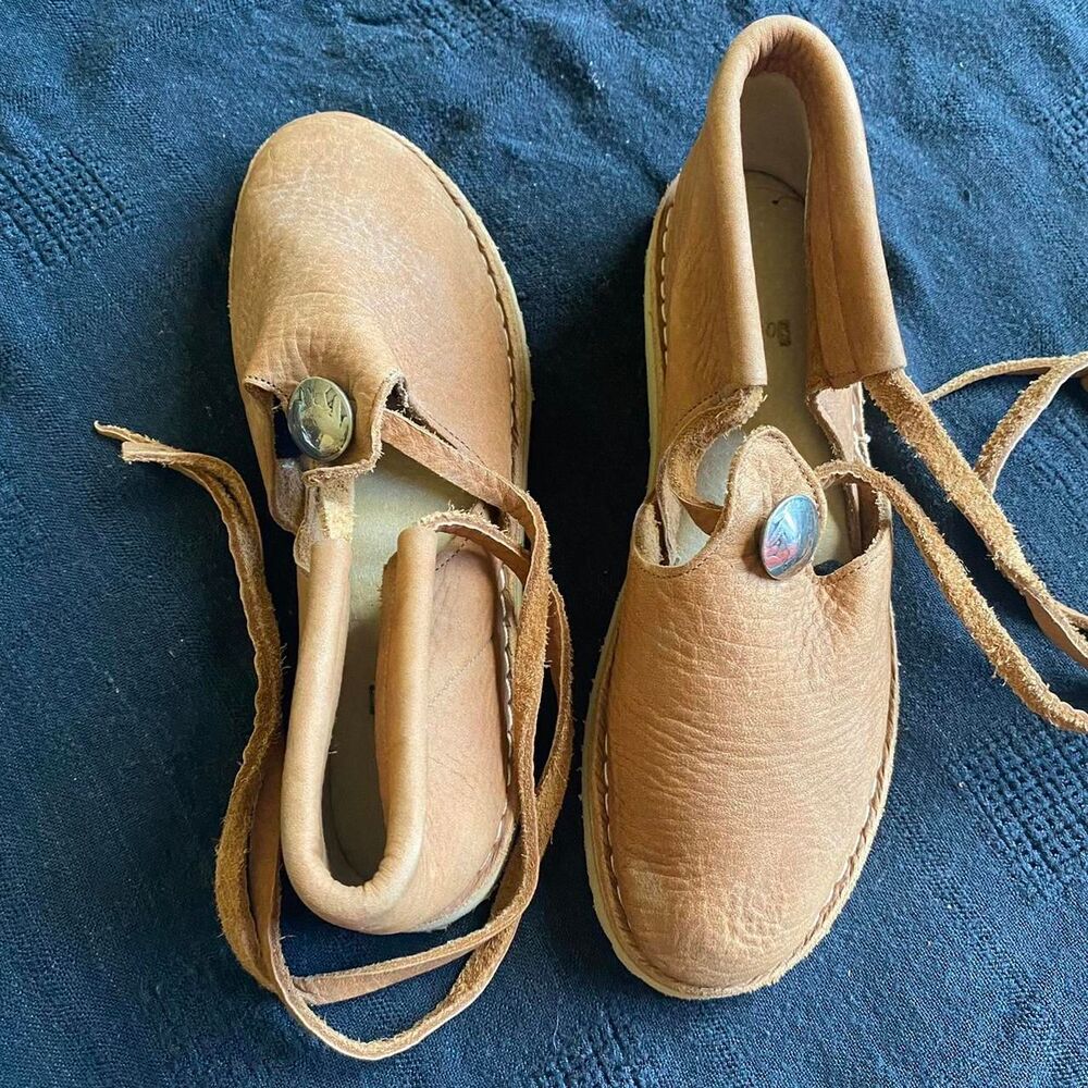 Vintage handcrafted Leather Moccasin shoes. Size 5. Bohemian. NWOT. Festival.USA